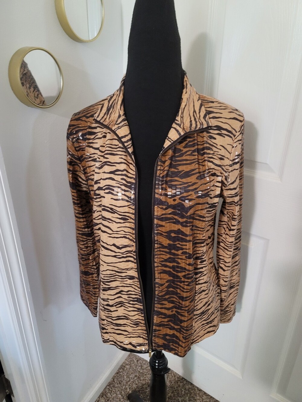 Birch Hill Sexy Women’s Tan & Black Tiger Print Full Zip Jacket Size Small